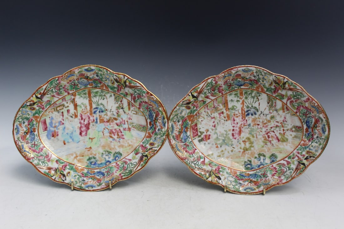 Pair of Chinese Rose Medallion Porcelain Dishes (1 of 5)