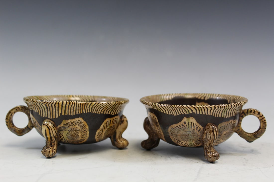 Pair of Chinese Marbled Clay Three-foot Cup: Pair of Chinese Marbled Clay Three-foot Cup. L 11 cm.
