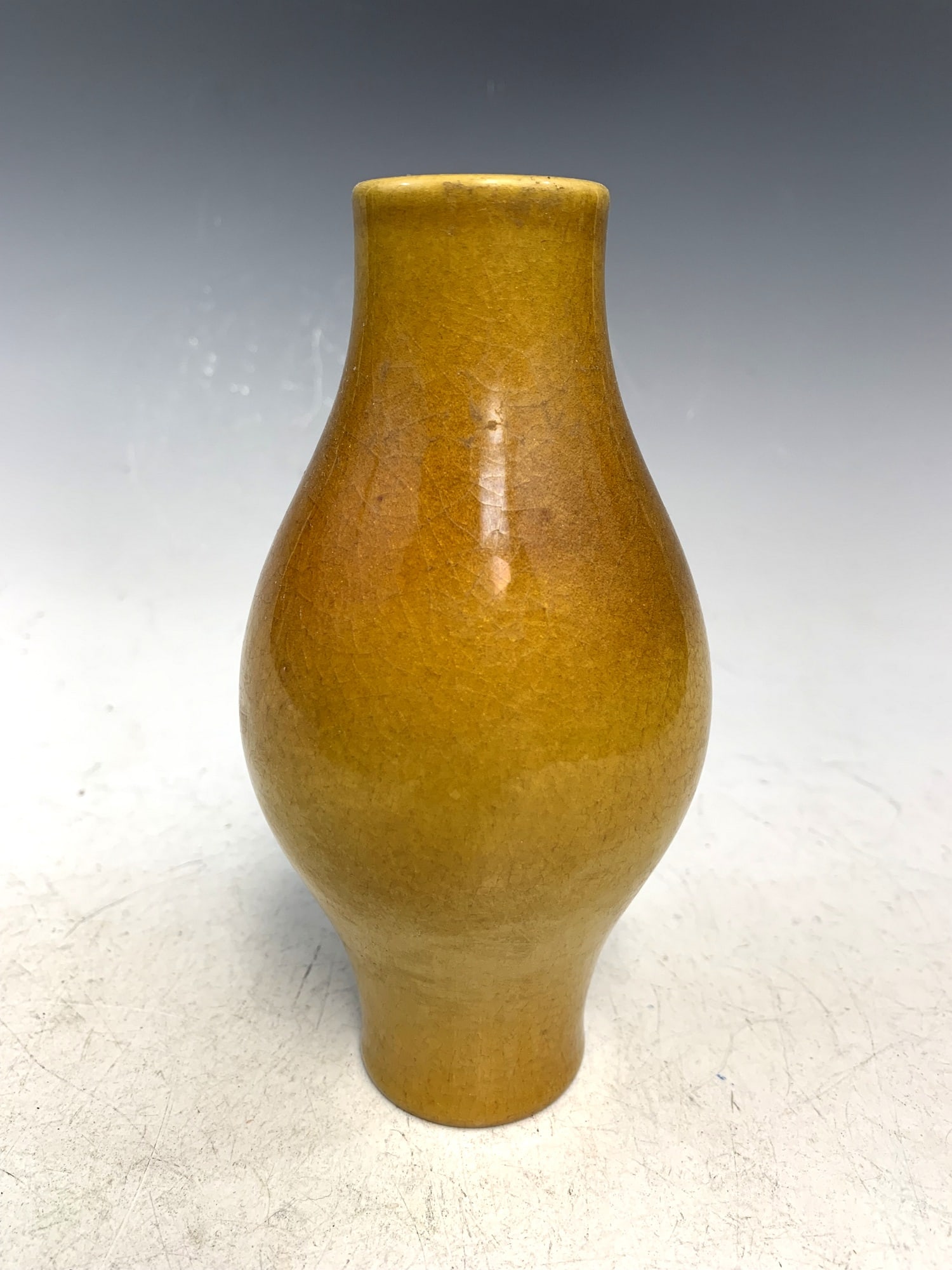 Chinese yellow glazed porcelain vase, Qianlong mark. (1 of 7)