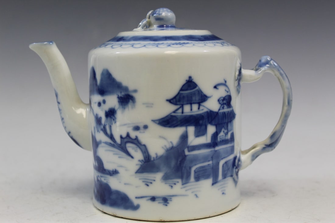 Chinese Canton export blue and white porcelain teapot (1 of 7)