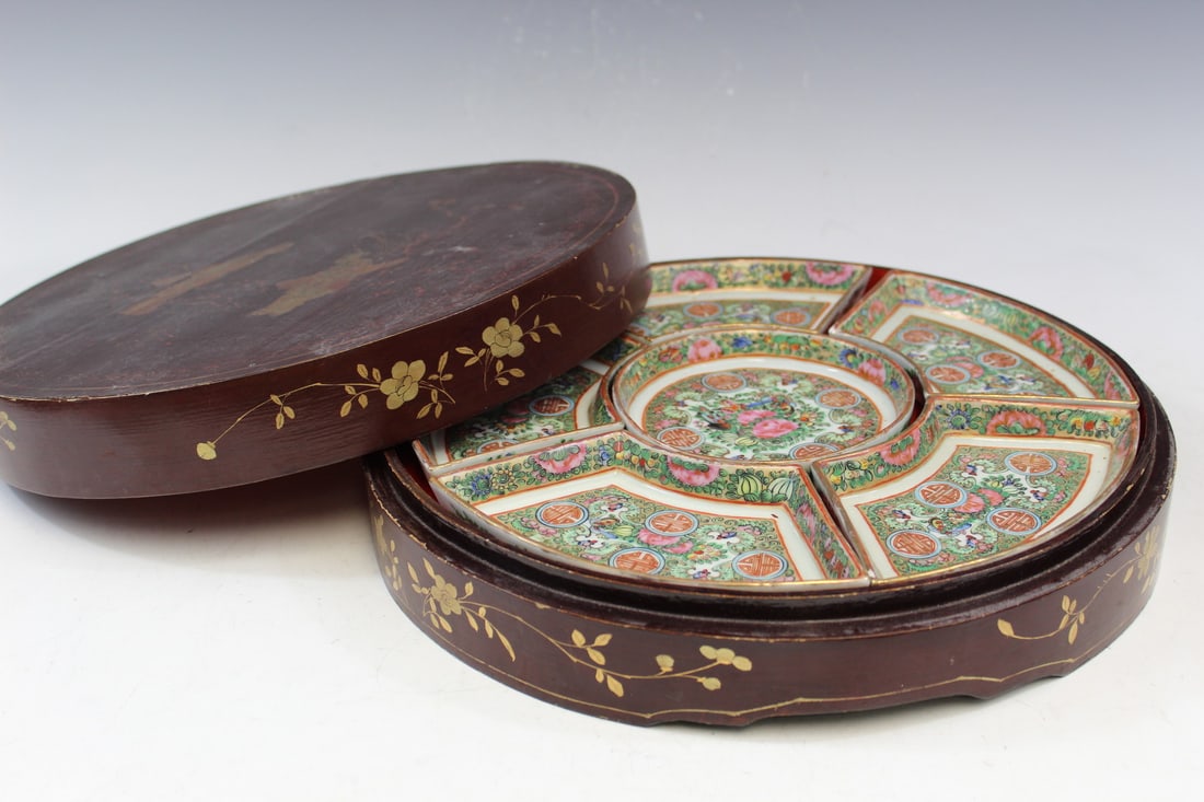 Chinese rose medallion porcelain fruit dish set in lacquer box. (1 of 7)