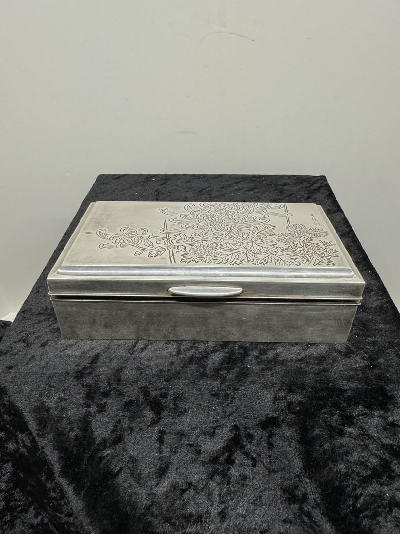 Sterling silver box: Sterling silver box. L 15cm