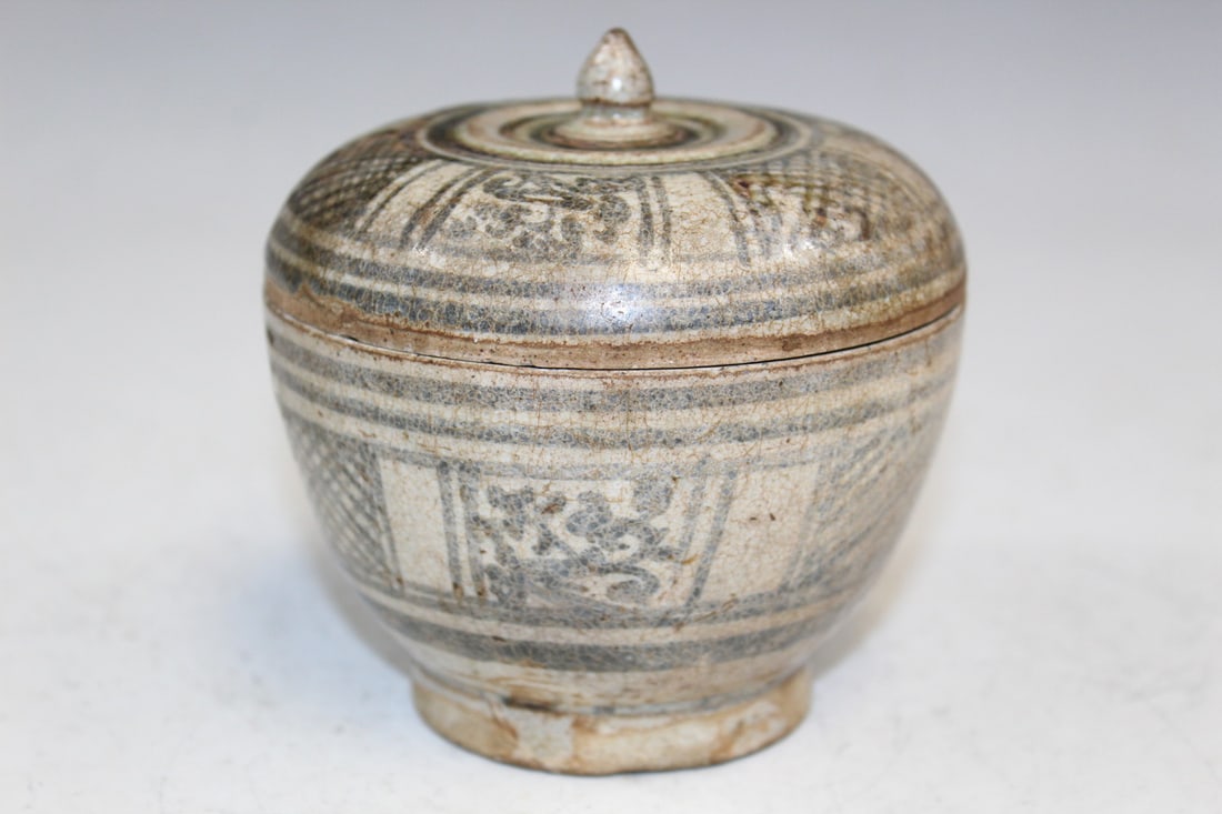 Sawankhalok Pottery Covered Jar (1 of 5)