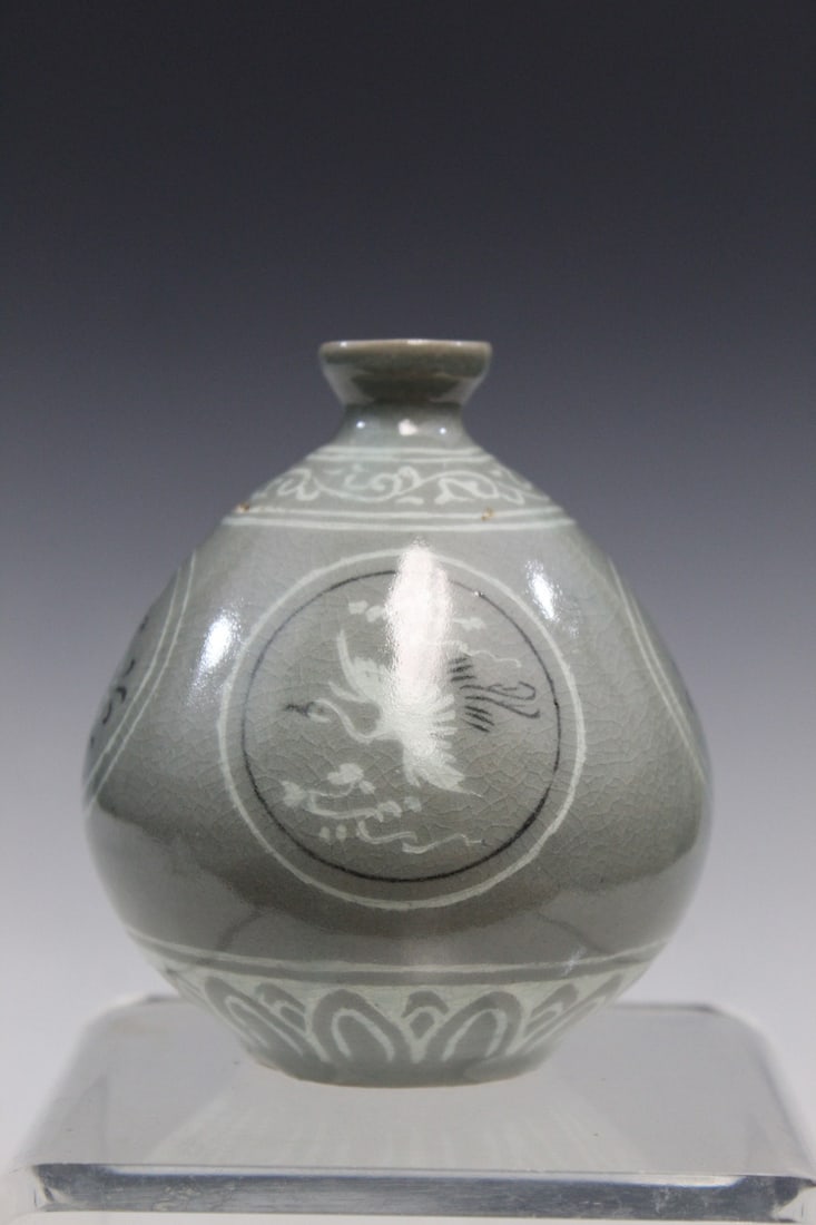 Korean Celadon Oil Vase (1 of 5)