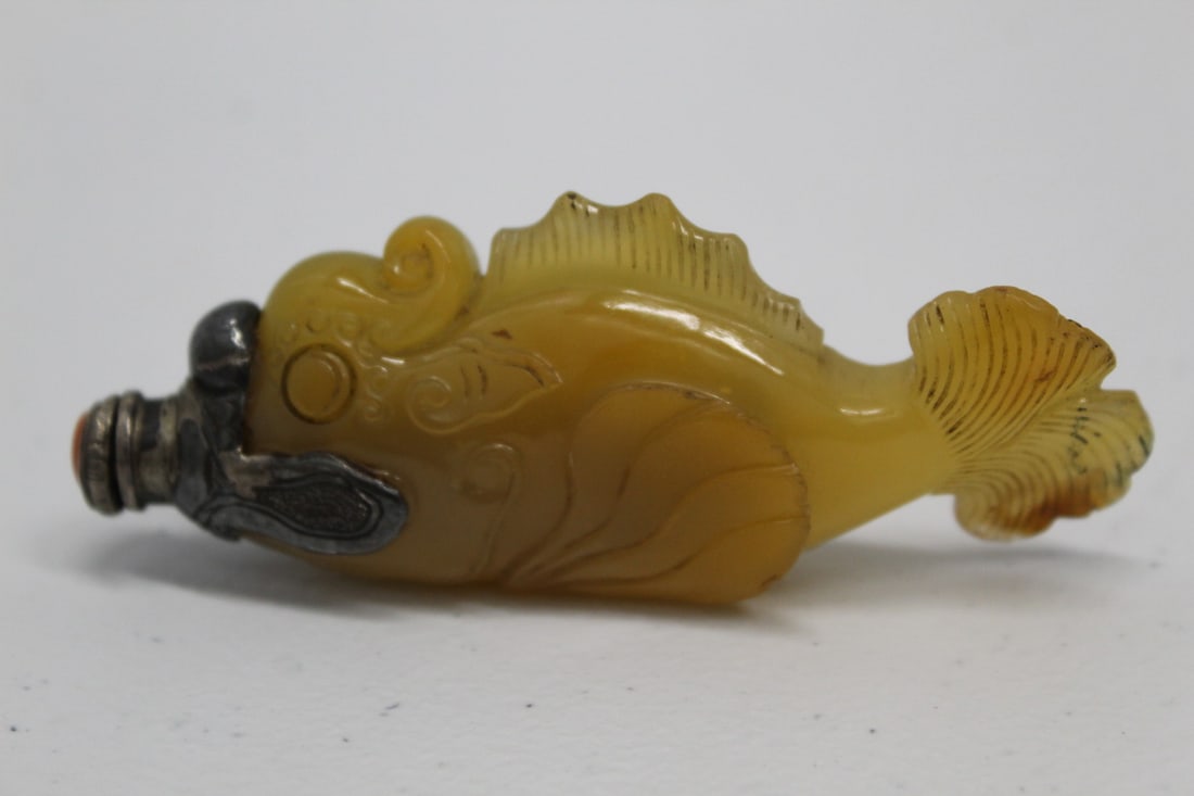 Chinese Agate and Silver Fish Snuff Bottle (1 of 4)