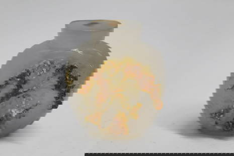 Chinese Carved Agate Snuff Bottle: Chinese Carved Agate Snuff Bottle. H 5 cm