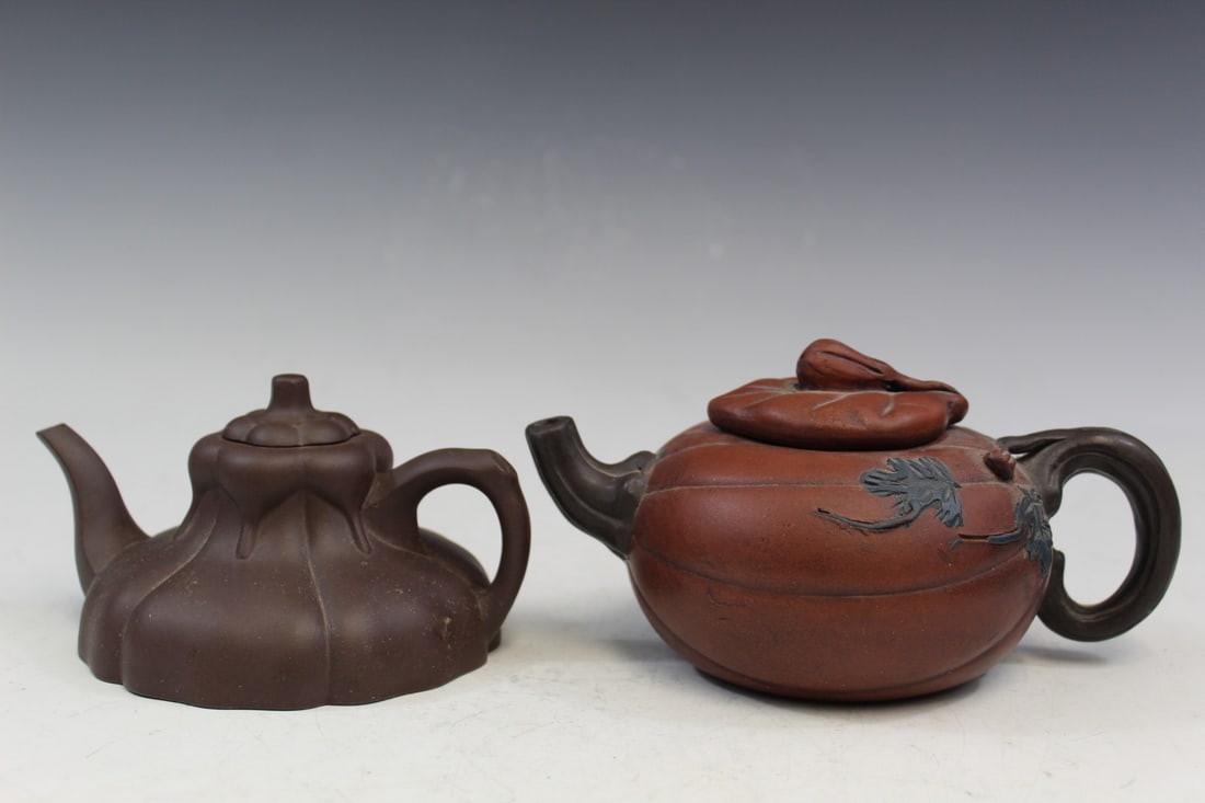Two Chinese Yixing Teapots (1 of 8)
