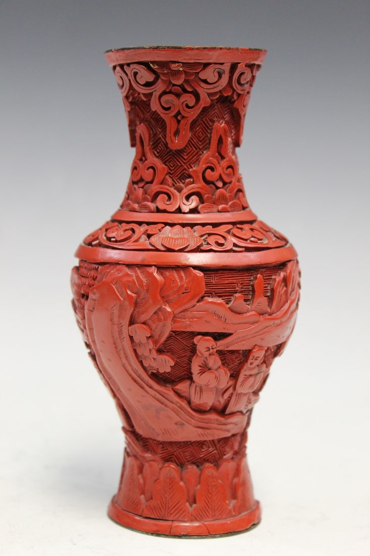 Chinese Cinnabar Vase: Chinese Cinnabar Vase. H 15.5 cm.