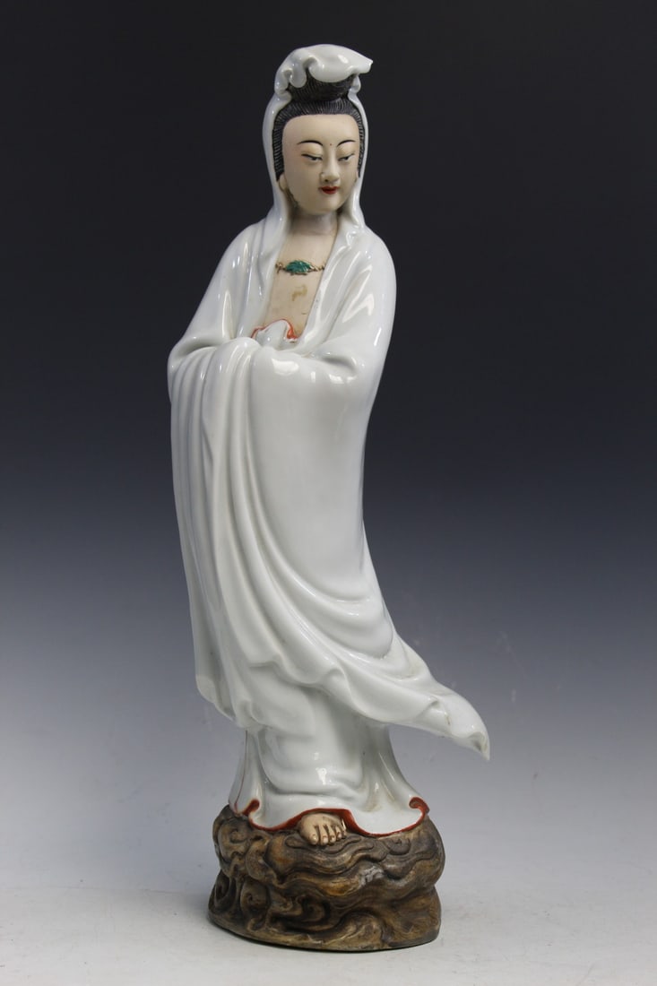 Chinese Porcelain Guanyin Statue. (1 of 8)