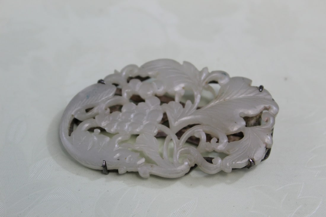 Chinse Carved White Jade Silver Brooch. (1 of 4)