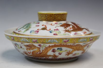 Chinese Famille Rose Porcelain Covered Bowl