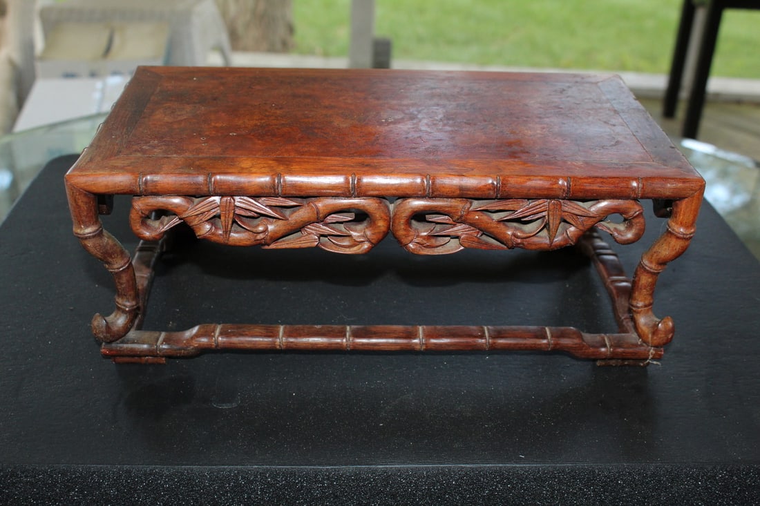 Chinese hardwood stand: Chinese hardwood stand. Size 32 x 17 x 12 cm
