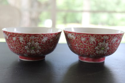 Pair of Chinese famille rose porcelain bowls