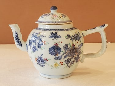 Chinese export porcelain teapot