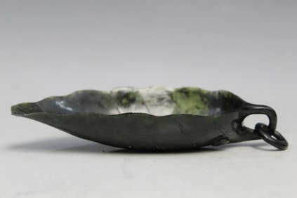 Chinese Carved Spinach Jade Leaf-shaped Dish