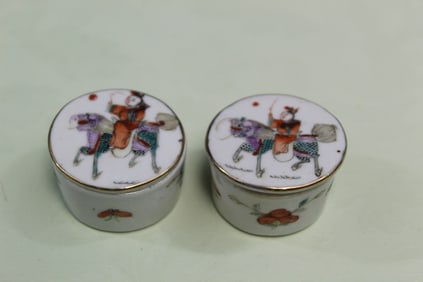 Two Chinese Famille Rose Porcelain Miniature Boxes