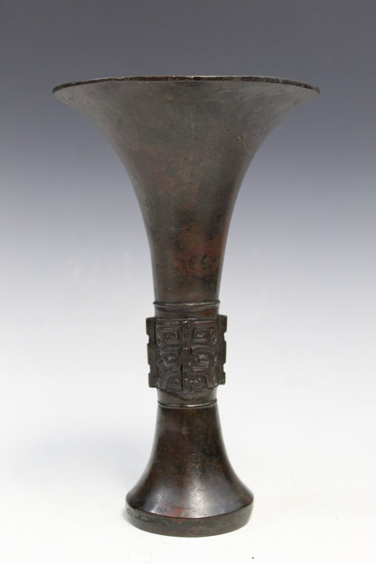 Chinese Bronze Gu Vase (1 of 8)