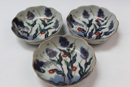 Set of Three Japanese Porcelain Bowl