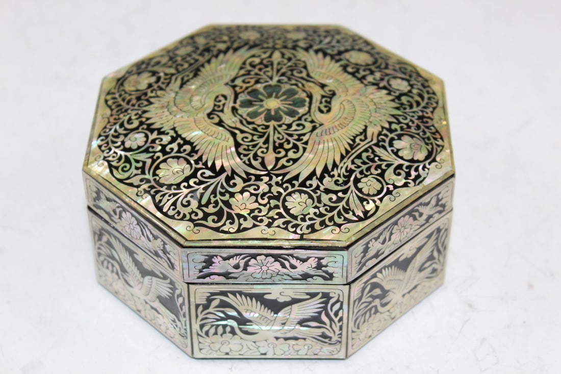 Korean Lacquer Box with Mother-of-Pearl Decorations (1 of 6)
