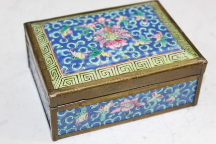 Chinese Famille Rose Porcelain Box