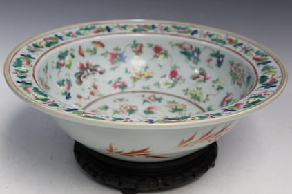 Large Chinse Famille Rose on Celadon Glaze Porcelain Basin