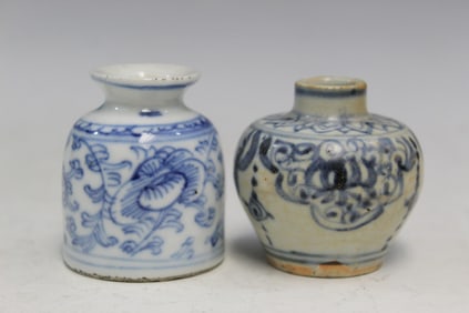 Chinese blue and white porcelain water coup and jarlet.