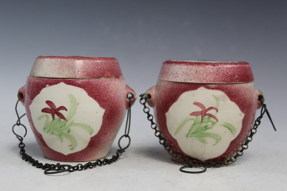 Pair of Chinese Painted Porcelain Tea Caddy Jars: Pair of Chinese Painted Porcelain Tea Caddy Jars. H 8 cm.