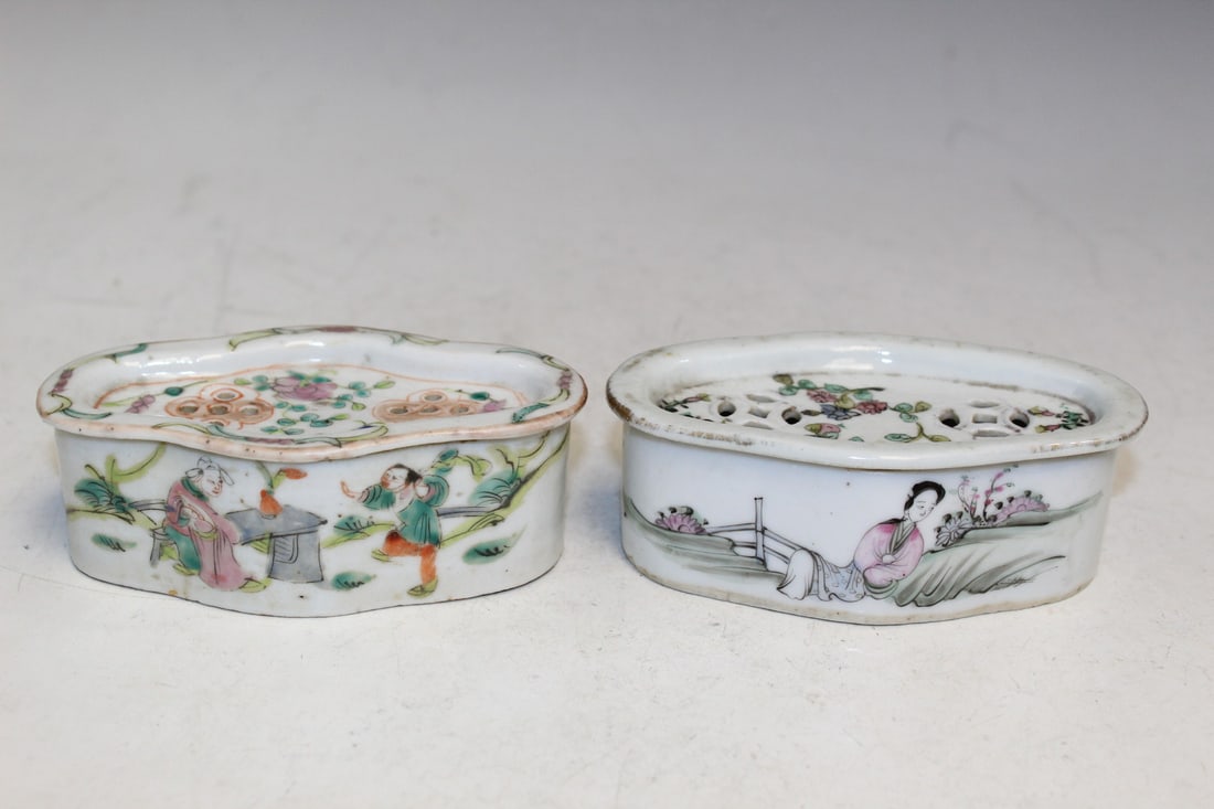 Two Chinese Famille Rose Porcelain Incense Boxes (1 of 8)