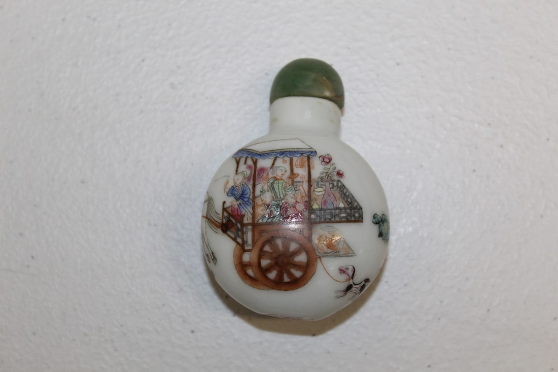 Chinese Famille Rose Porcelain Snuff Bottle: Chinese Famille Rose Porcelain Snuff Bottle. H 7 cm.