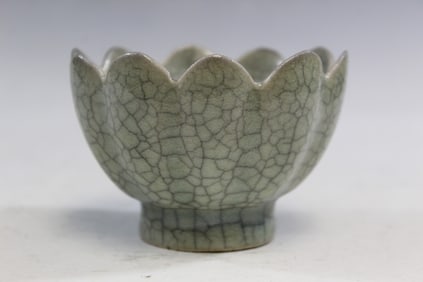 Chinese Ge Ware Porcelain Cup