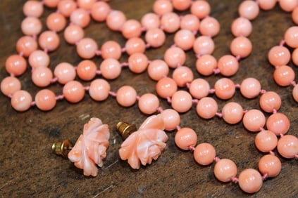 Coral necklace and pair of ear pins