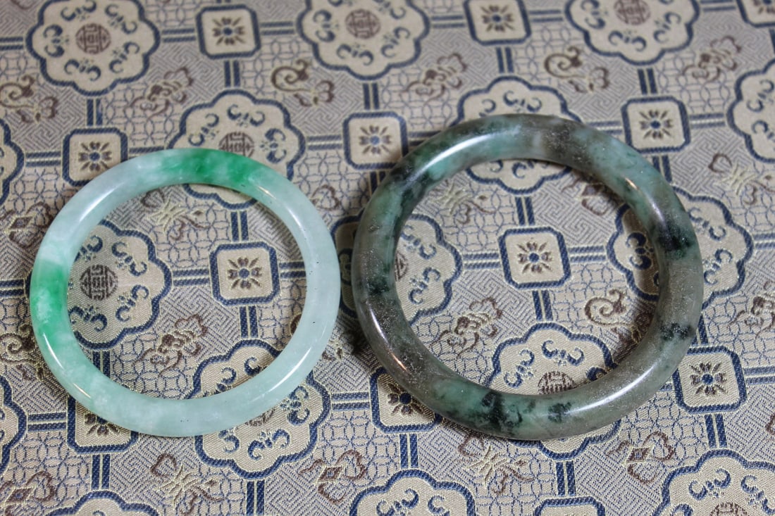 Chinese jade and jadeite bangles: Chinese jade and jadeite bangles. Large bangle outside diam 7.5 cm. Inside diam 5.8 cm.