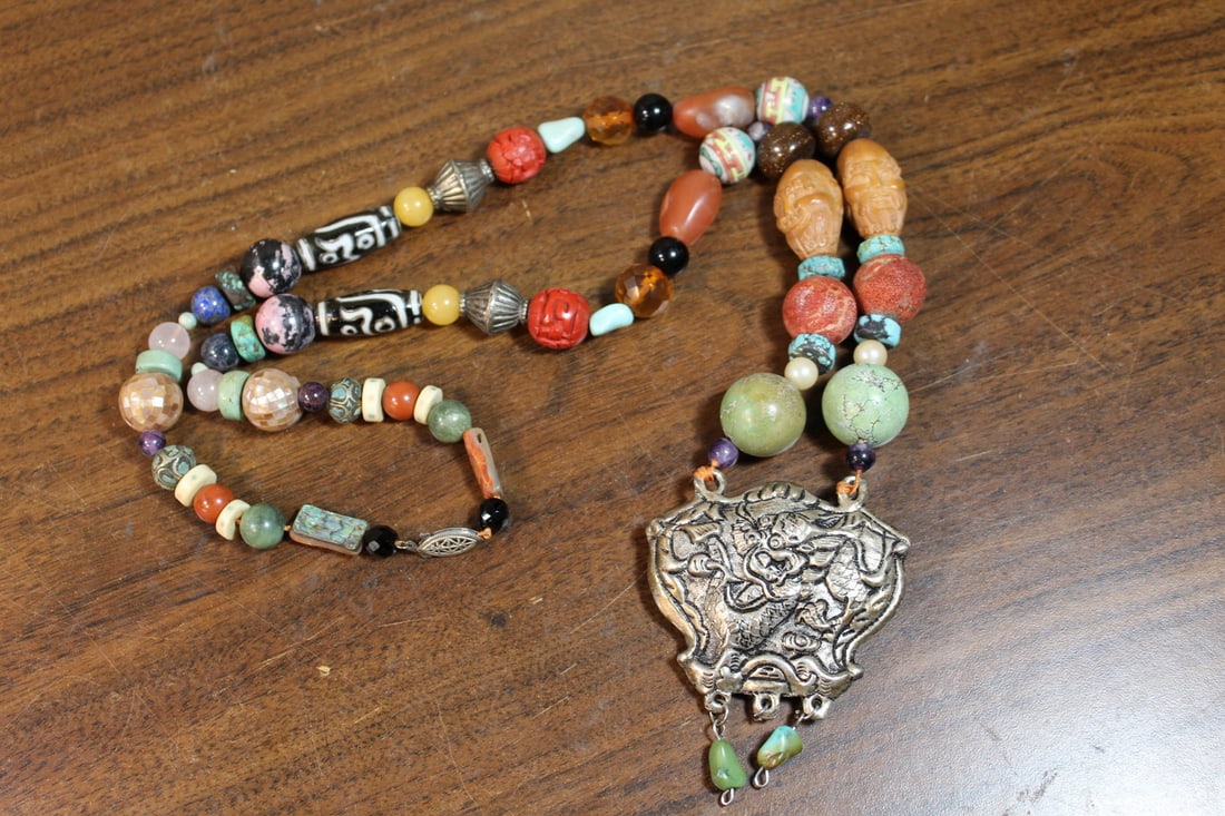 Gemstone beaded necklace. (1 of 8)