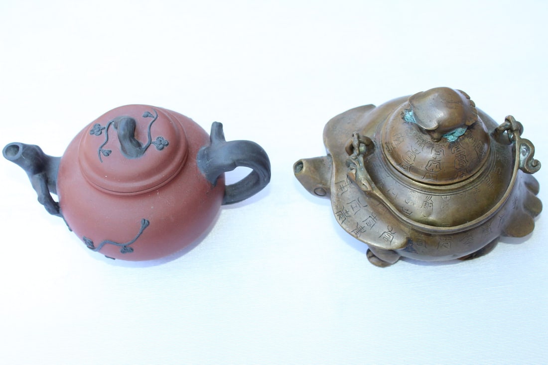 Two teapots (1 of 8)