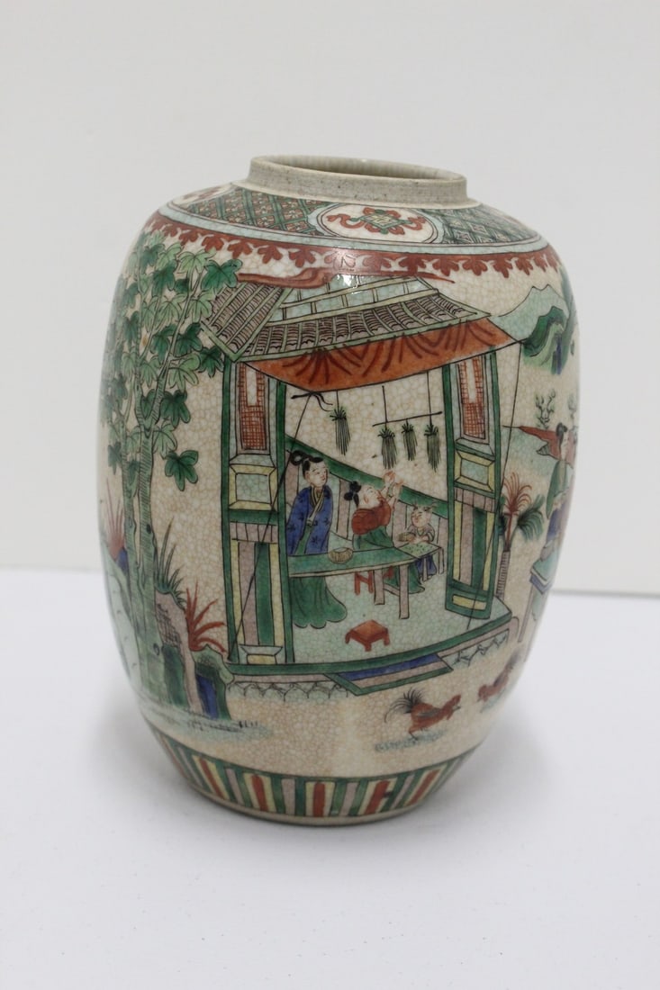 Chinese Famille Rose Porcelain Jar: Chinese Famille Rose Porcelain Jar. H 22 cm.