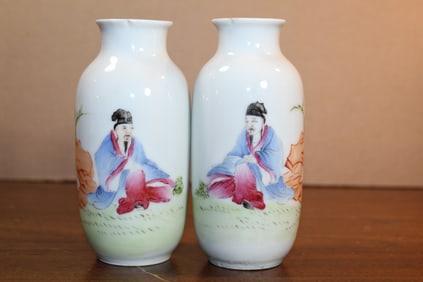 Pair of Chinese Famille Rose Porcelain Vases.