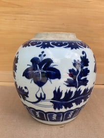 Chinese blue and white porcelain jar