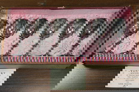 Six Chinese export silver cups: Six Chinese export silver cups. Cup 9.5 cm. Diam 5.5 cm. Weight 35 grams per cup. Total 210 grams.