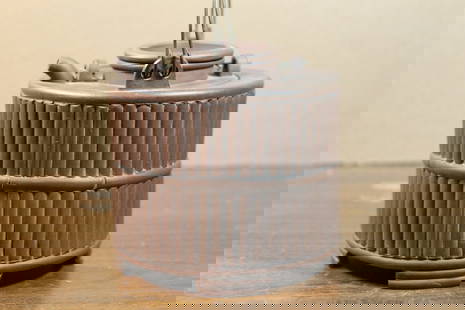 Chinese Yixing warmer teapot: Chinese Yixing warmer teapot. H 10 cm. Diam 10 cm