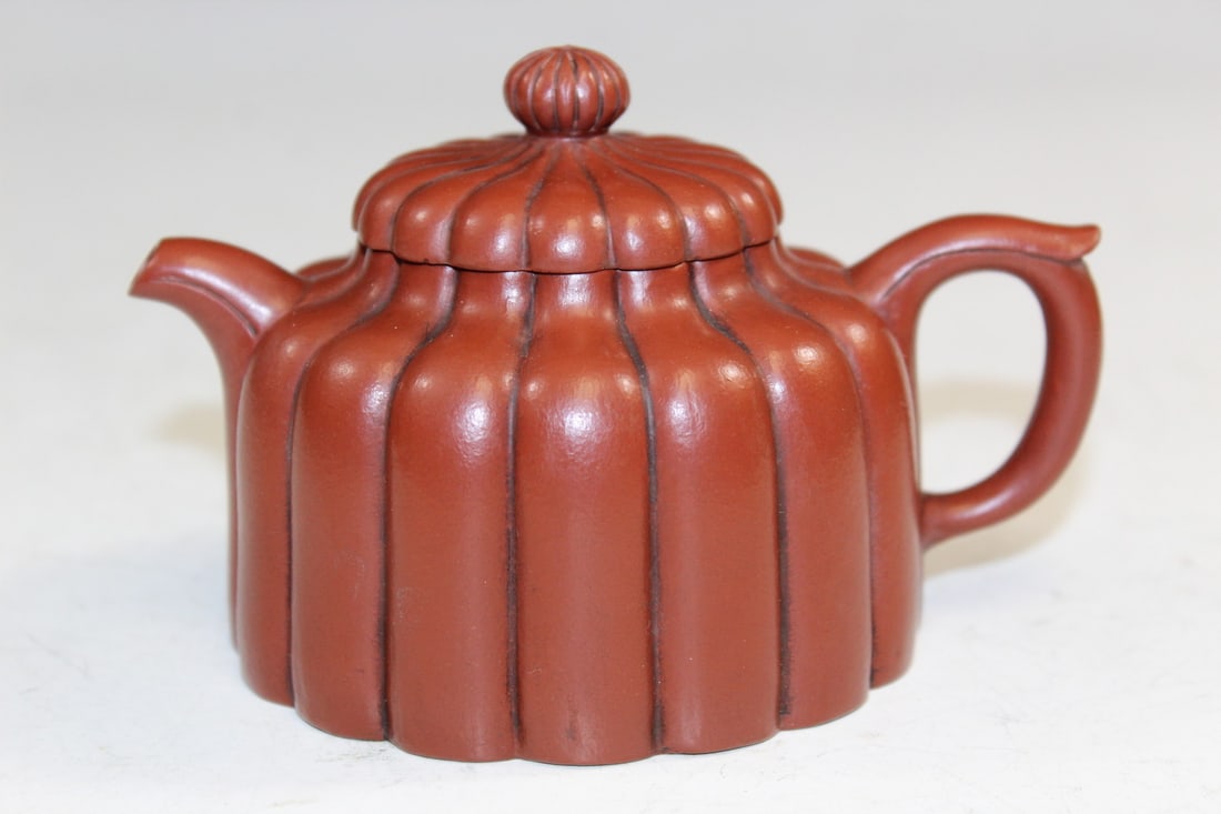 Chinese Yixing teapot (1 of 6)
