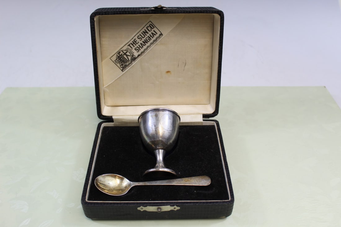 Chinese Export Silver Wine Cup and Tea Spoon: Chinese Export Silver Wine Cup and Tea Spoon. Total Weight 54.4 g. spoon L 11 cm. Box size 14x12x6 cm.