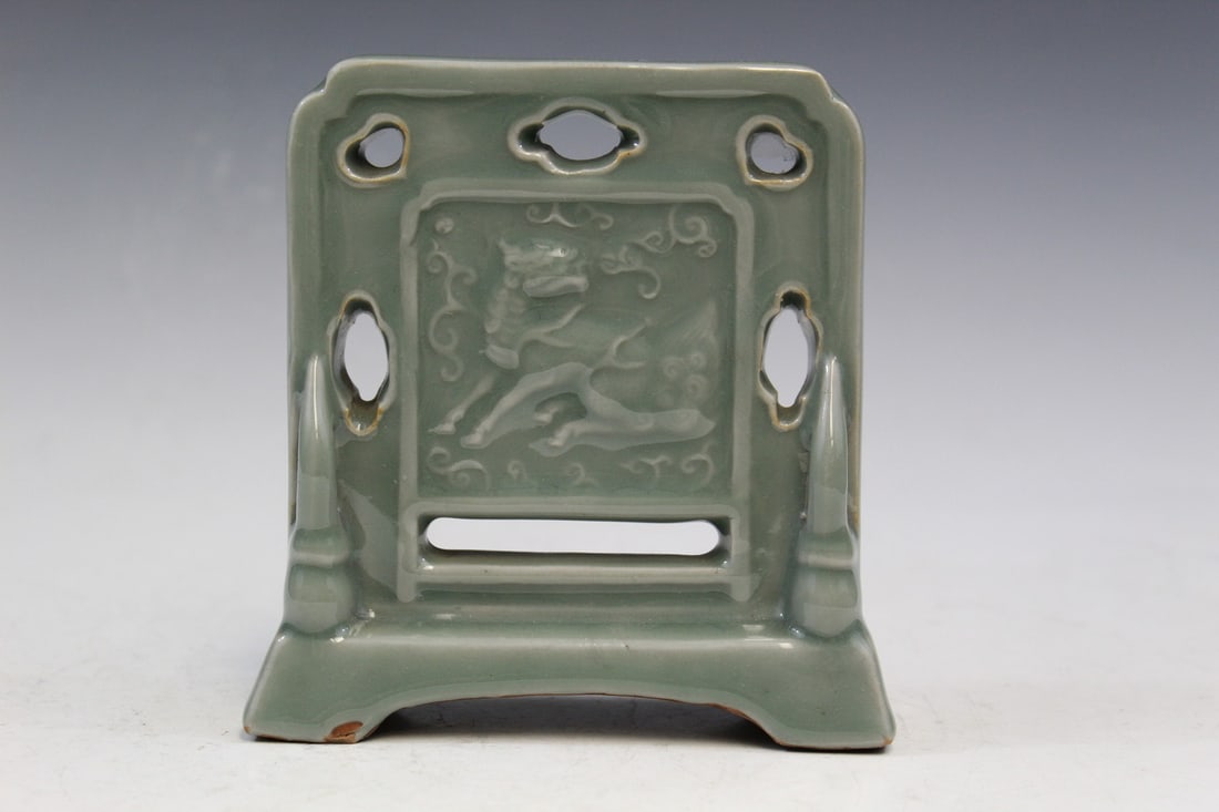 Chinese Longquan Celadon Porcelain Table Screen (1 of 5)