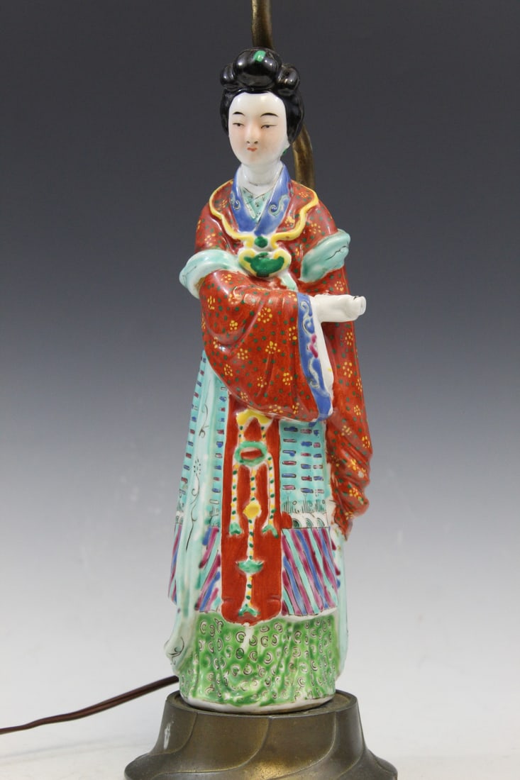 Chinese Famille Rose Porcelain Figure of a Lady Lamp: Chinese Famille Rose Porcelain Figure of a Lady Lamp. Figure H 30 cm. Total H 44 cm.