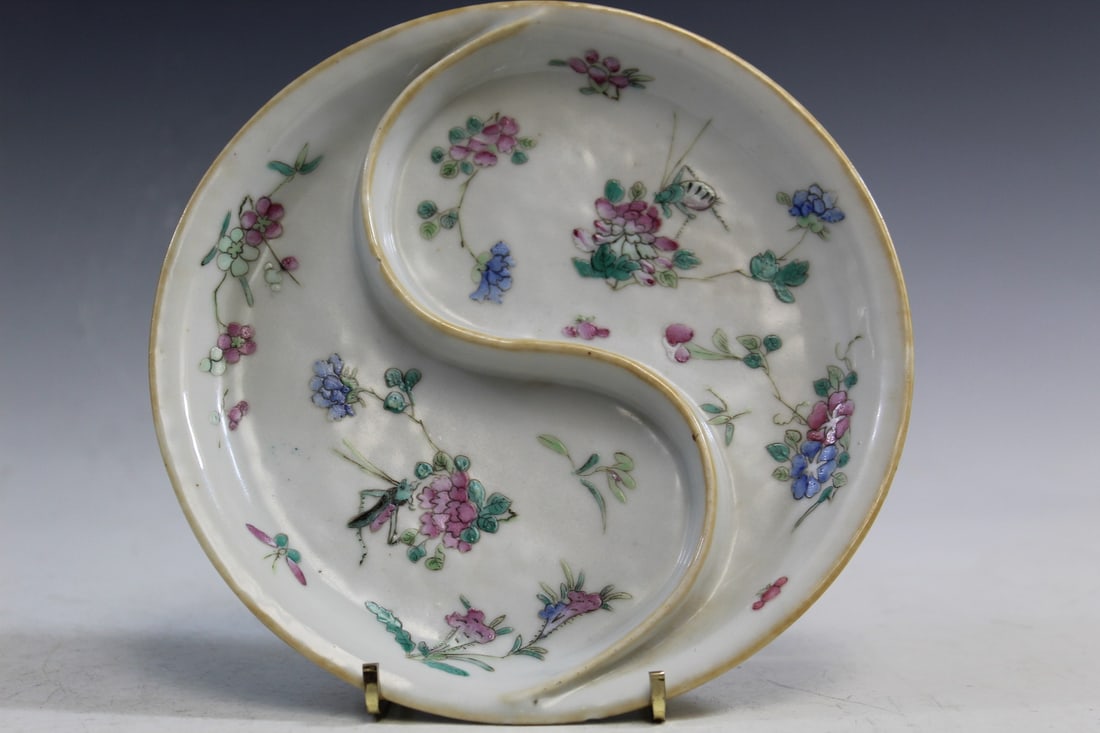 Chinese Famille Rose Porcelain Sectional Dish (1 of 8)