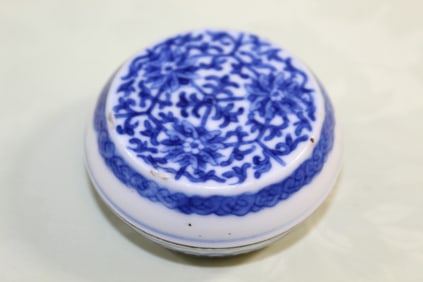 Chinese Blue and White Porcelain Small Box