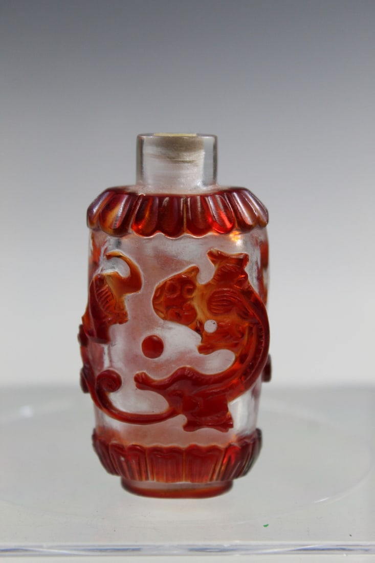 Chinese Peking Glass Snuff Bottle: Chinese Peking Glass Snuff Bottle. H 6 cm.