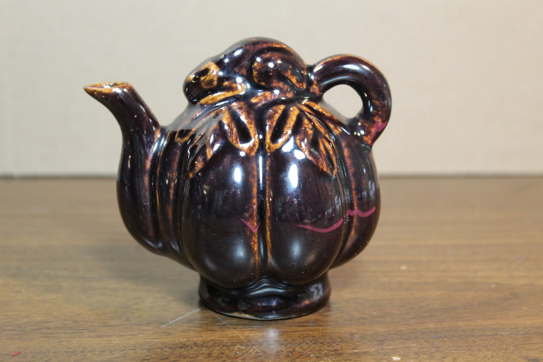 Chinese Dark Brown Glazed Pottery Water Dropper (1 of 6)