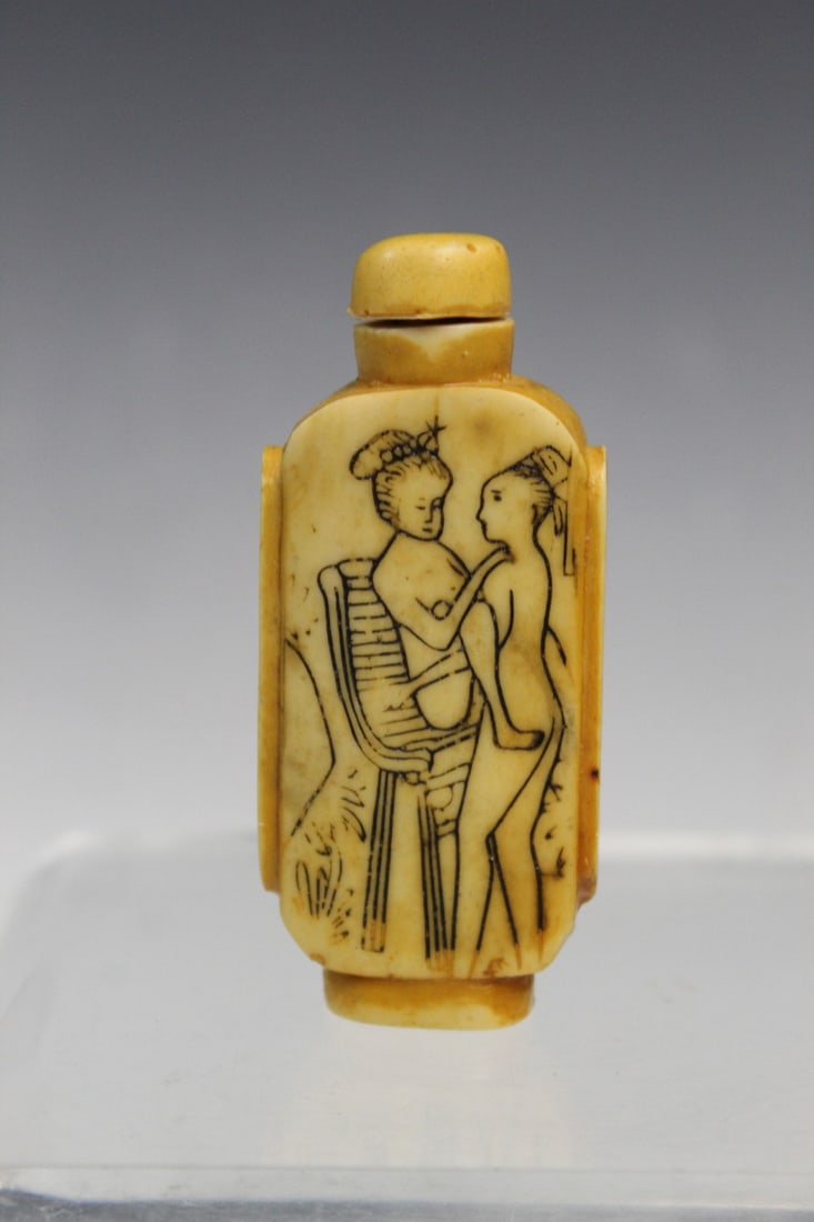 Chinese Snuff Bottle with Erotic Scene Decoration: Chinese Snuff Bottle with Erotic Scene Decoration. H 7.5 cm