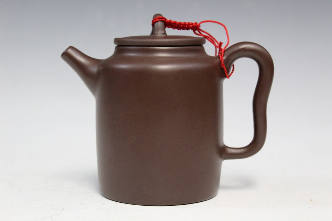 Chinese Yixing Teapot: Chinese Yixing Teapot. H 10 cm