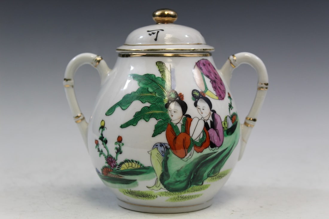 Chinese Famille Rose Porcelain Sugar Bowl: Chinese Famille Rose Porcelain Sugar Bowl. L 14 cm, H 14 cm.